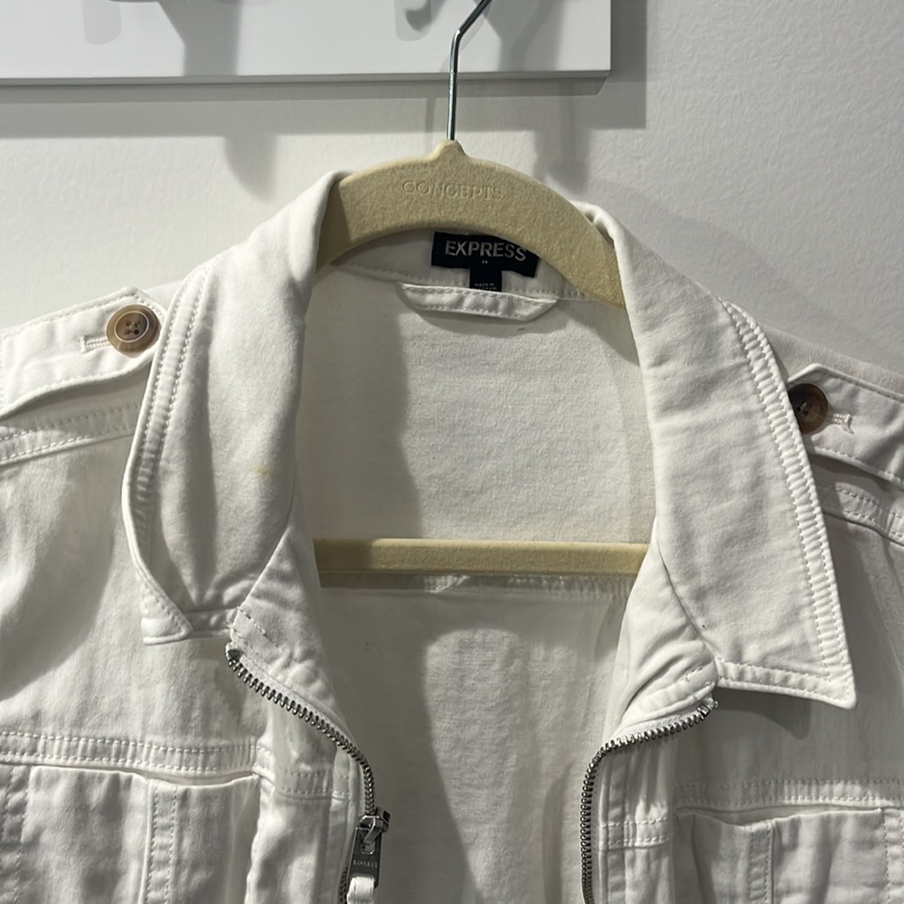 White jacket - Picture 3 of 3